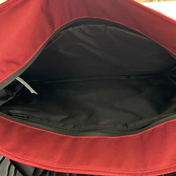 OGIO Women’s Tote Laptop & Travel Ready Red Black - Picture 8 of 11